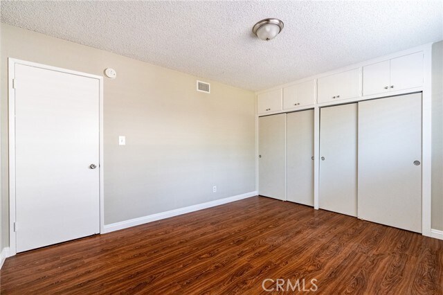 Building Photo - 2221 Palm Cir