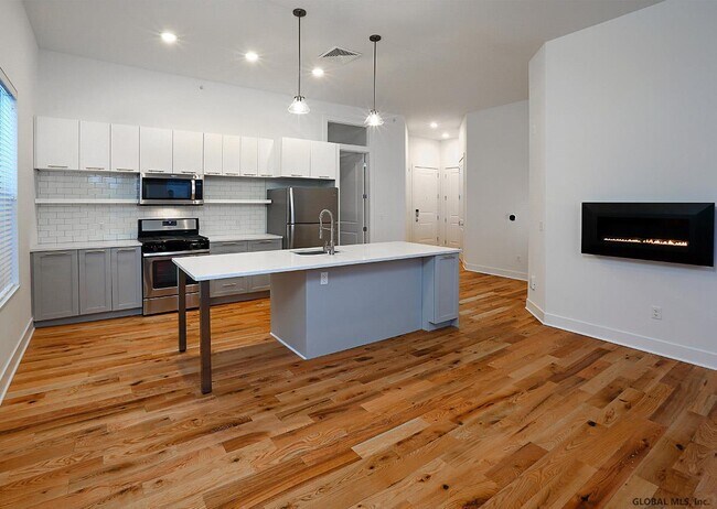 Building Photo - 308 Excelsior Ave