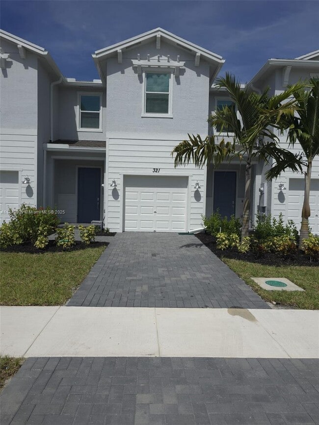 Building Photo - 321 SE Crossoak Ln