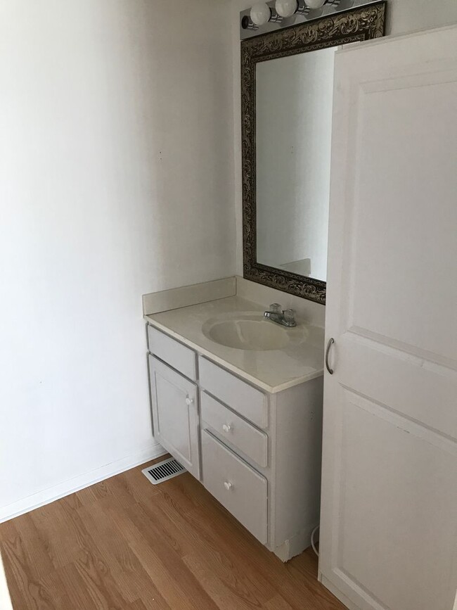 Building Photo - Remodeled condo available for July!