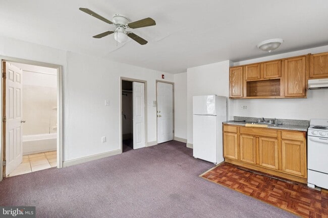 Building Photo - 1520 W Ontario St