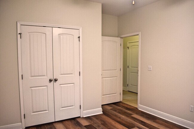 Building Photo - In the Heart of Freeport-LaGrange Landing ...