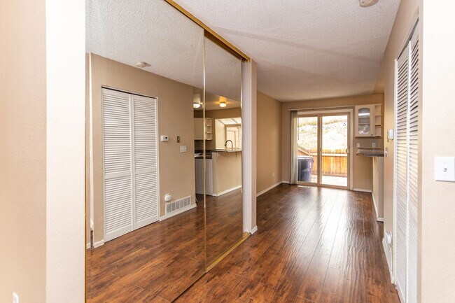 Building Photo - 6853 Mountain Top Ln