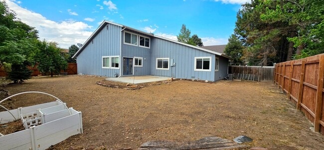 Building Photo - Spacious 4BR3BA House in Aurora