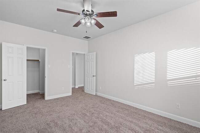 Building Photo - 706 Harwood Dr