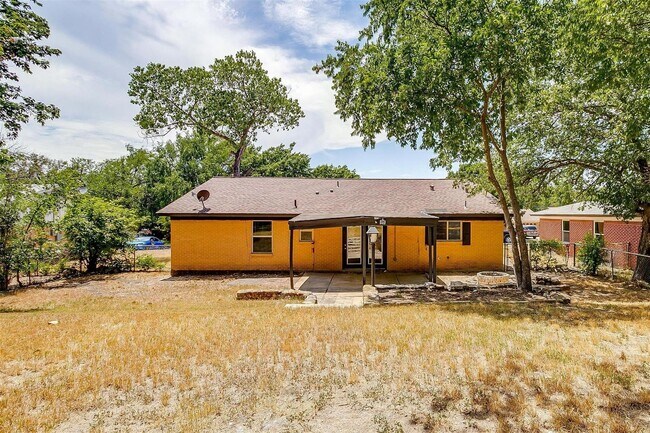 Building Photo - Amazing Home in Western Hills- 3 bed, 1.5 ...
