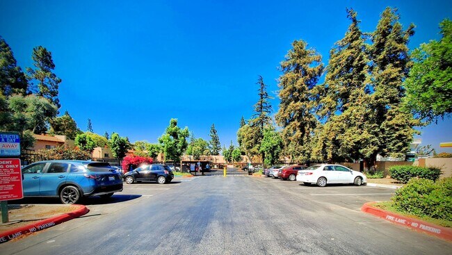 Building Photo - Beautiful 2bd Condo In Gated Community With Pool, Gym, and On-site Laundry