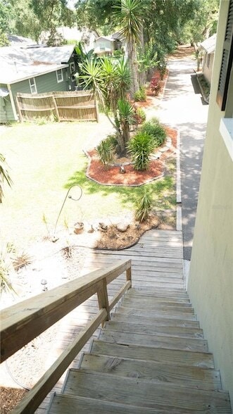 Building Photo - 2116 Henderson Dr