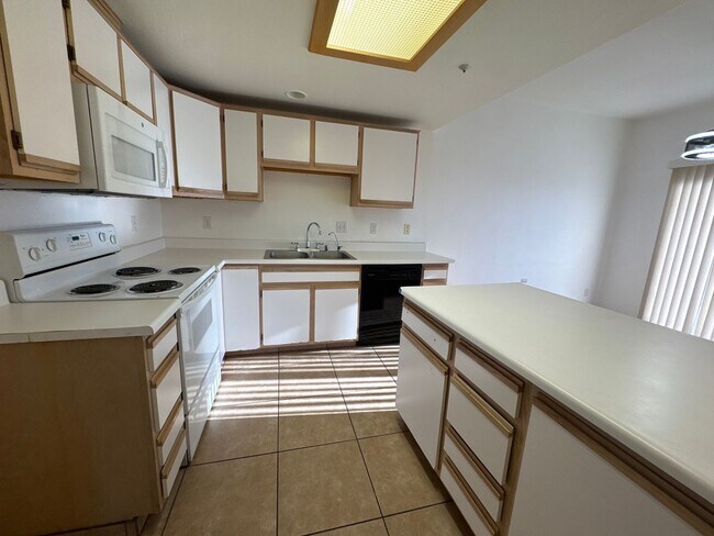 Building Photo - 2834