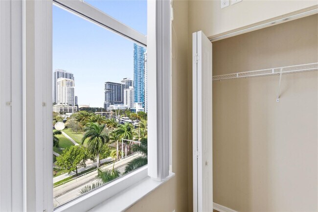 Building Photo - 511 SE 5 Ave