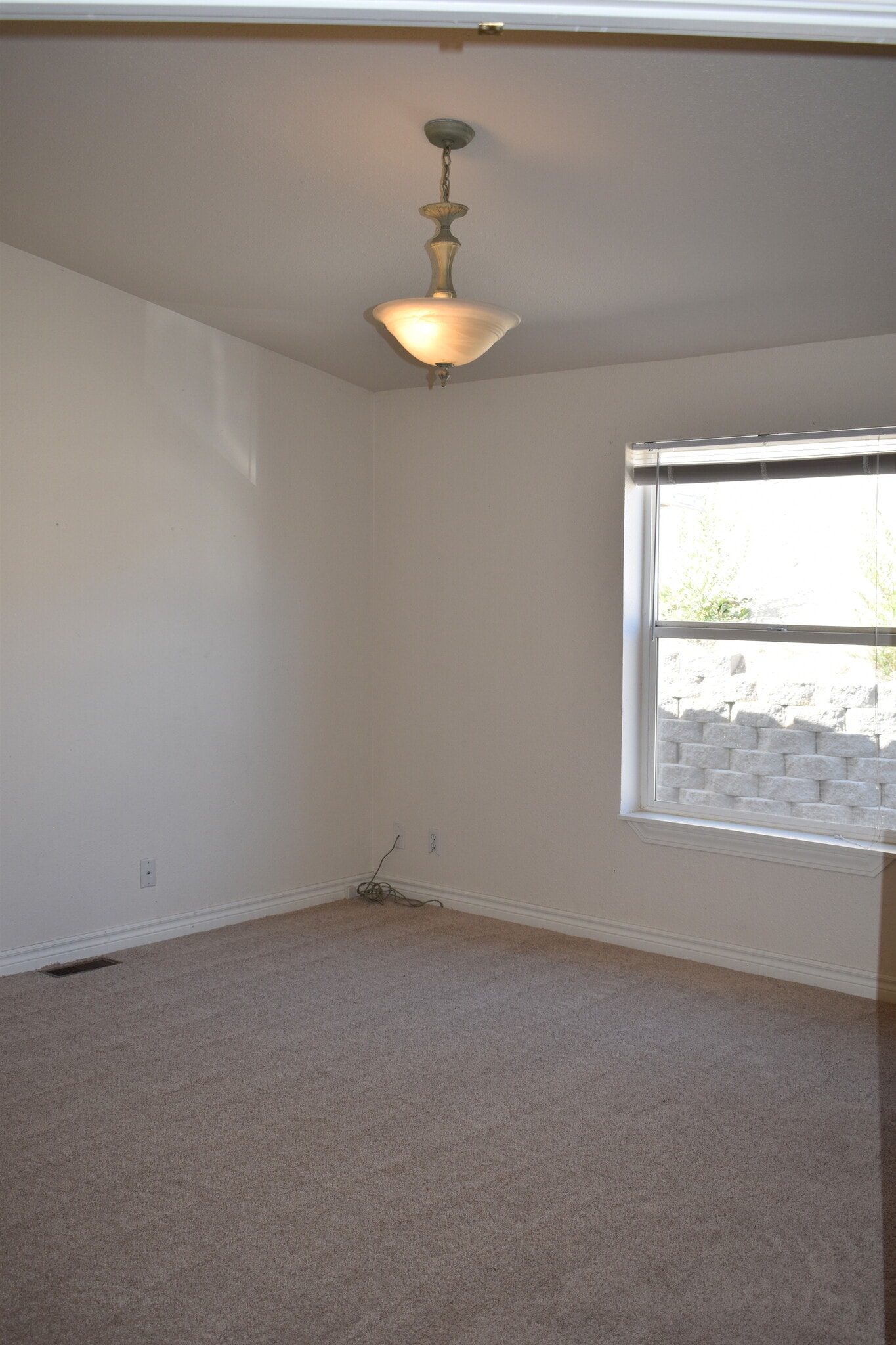 Building Photo - 2121 Springwater Avenue