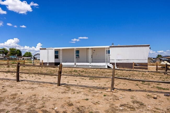 Primary Photo - 820 Beefway Ranch Ct