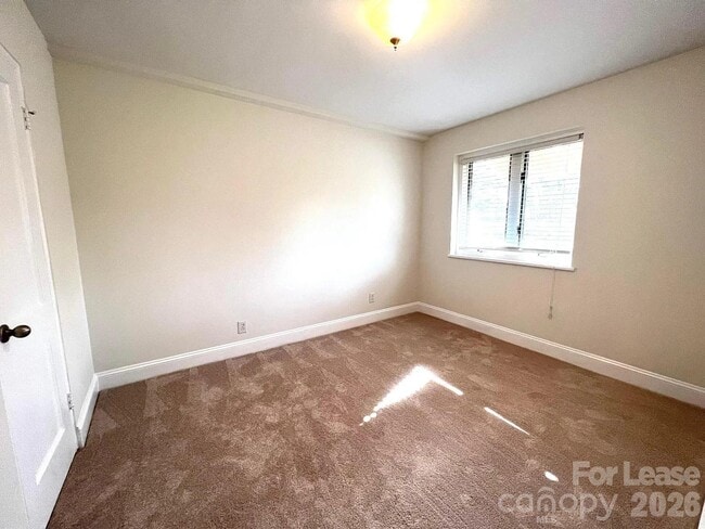 Building Photo - 2441 Vail Ave