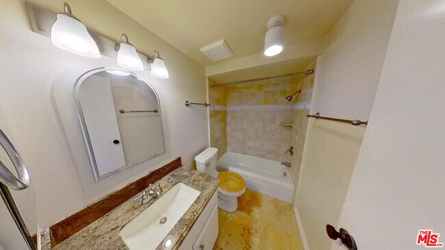 Building Photo - 4754 La Villa Marina
