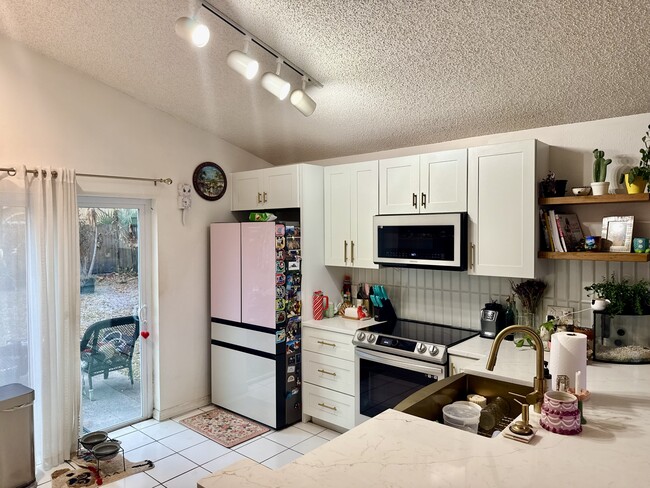 Building Photo - 12811 Shotgate Ct