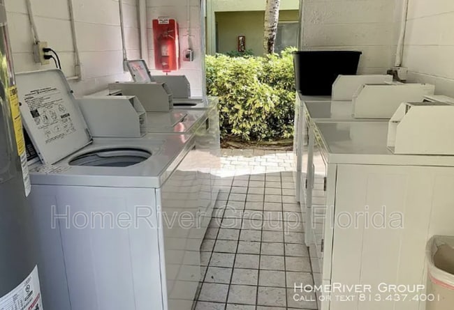 Building Photo - 3206 W Azeele St