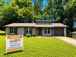Building Photo - 3br 1BA house with decorative mantle and garage  with move in special for July!
