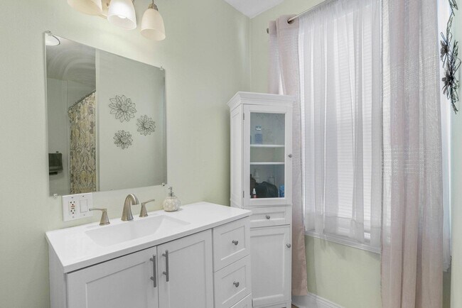 Building Photo - 2992 Tilton St