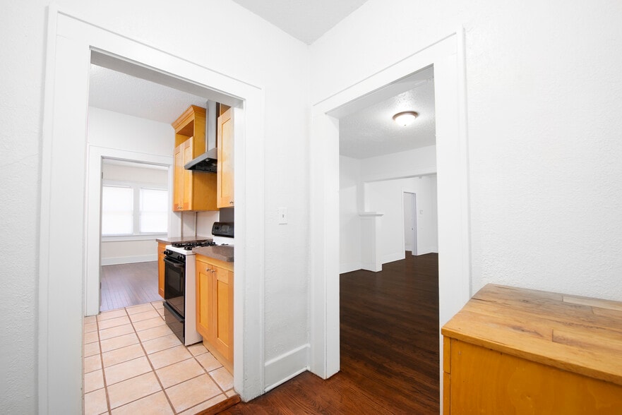 Building Photo - 323 NW 26th St