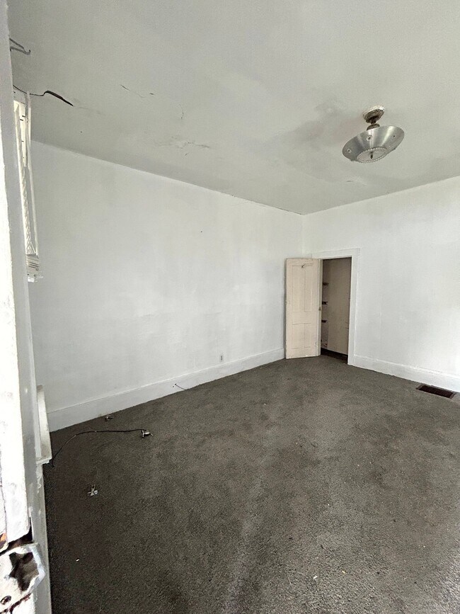 Building Photo - 1532 5th St