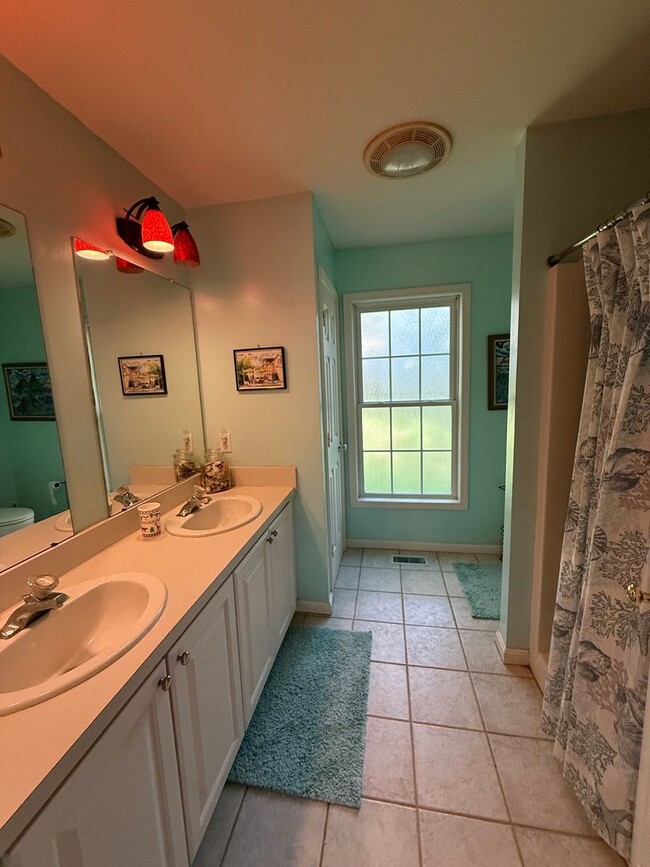 Building Photo - 408 Mitchell Ln