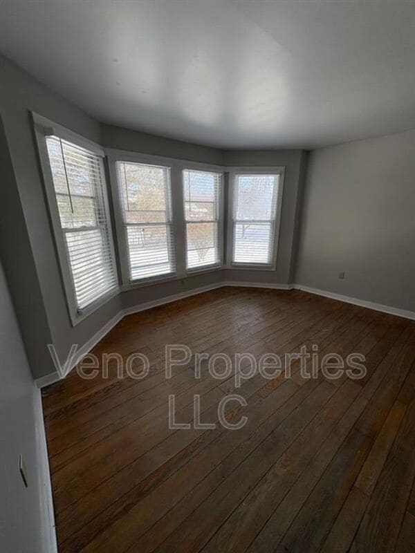 Building Photo - 24 W Main St