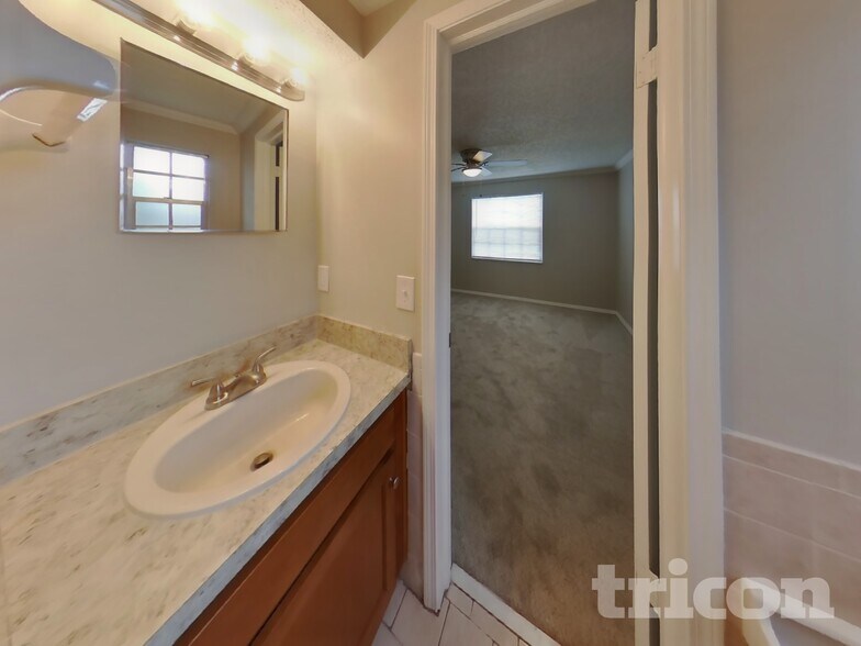 Building Photo - 8252 Yolanda Ct