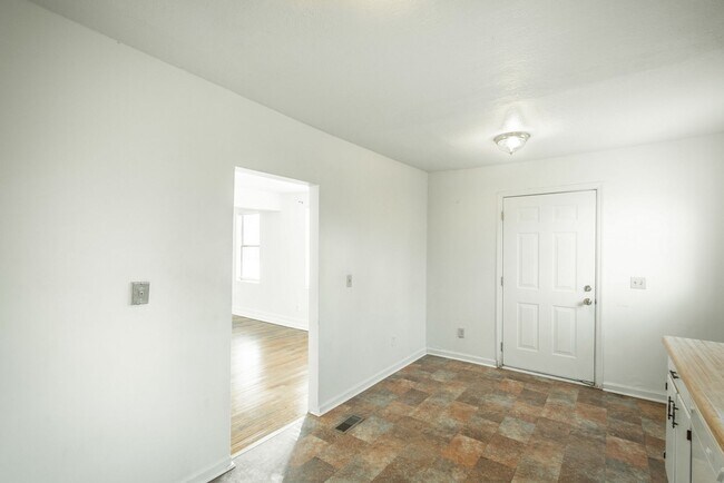 Building Photo - Updated 2 Bedroom Red Bank Home with Porch and Backyard