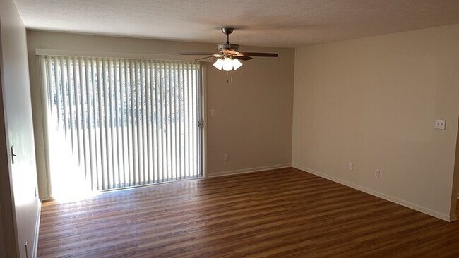 Building Photo - 1420 Lake Pointe Way