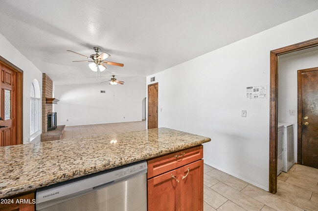 Building Photo - 2412 W Temple St