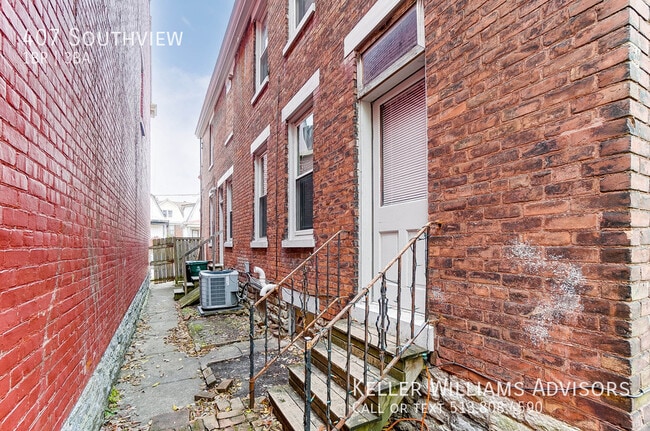 Building Photo - 407 Southview-