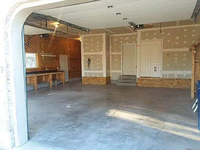 Building Photo - 304 Palomino Dr