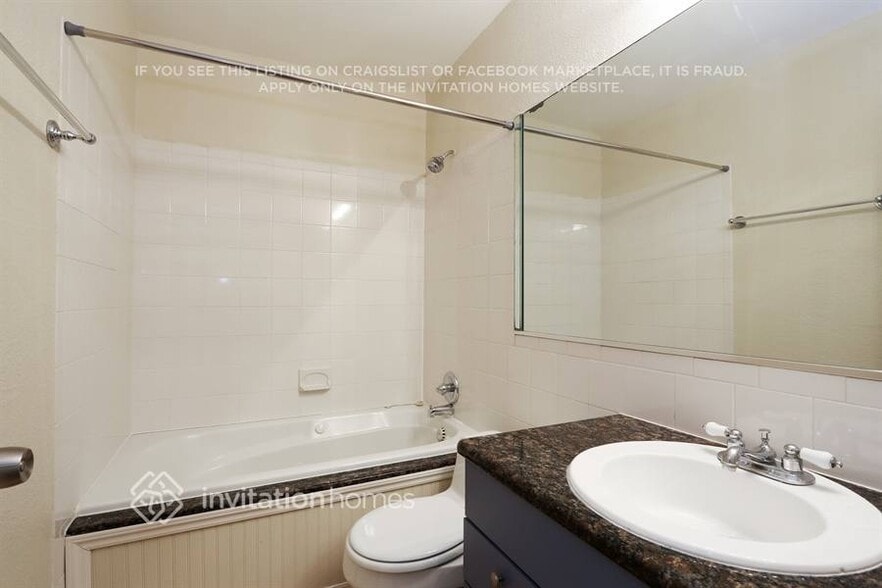 Building Photo - 2732 Wiltshire Ave