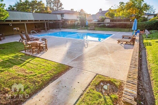 Building Photo - 10617 Caminito Cascara