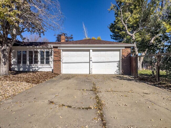 Building Photo - "Spacious 5-Bedroom Gem on Locust Street – 2,053 Sq. Ft. of Comfort in Denver's Heart!"