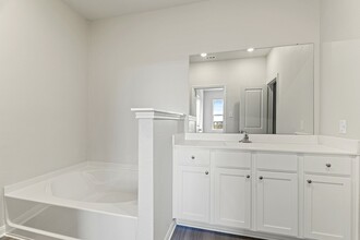 Building Photo - 8819 New Jade Dr