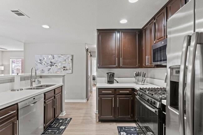 Building Photo - Fully Furnished Single Level Condo Resort LIving