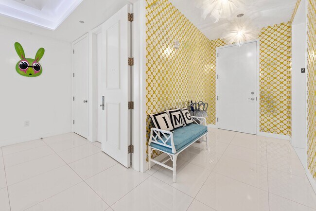 Building Photo - 100 South Pointe Dr