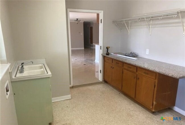 Building Photo - 200 Uecker Dr