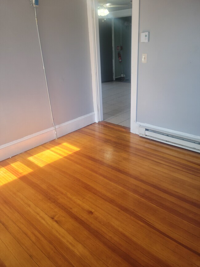 Bedroom - 809 Charles St