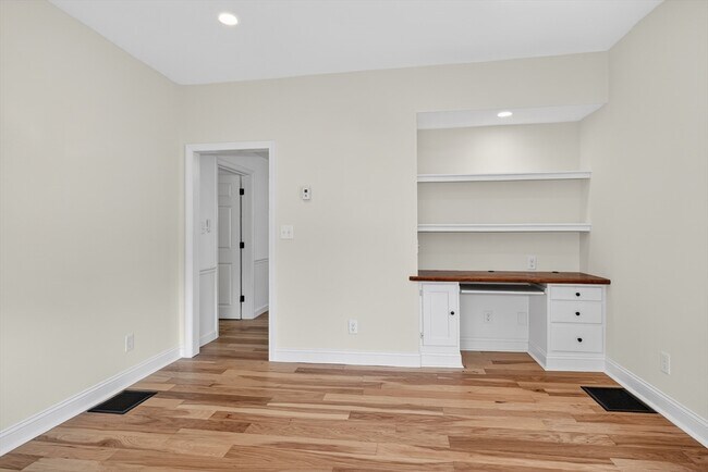 Building Photo - 28 Ekman St