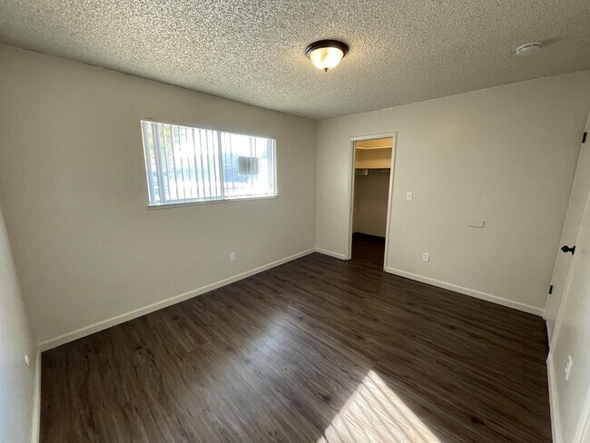 Building Photo - 1305 E Rumble Rd