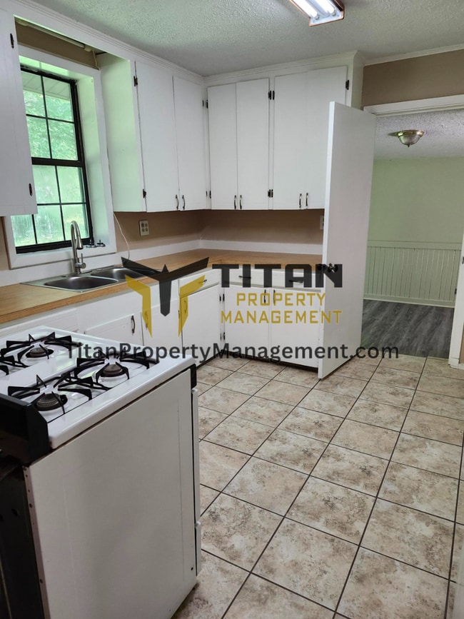 Building Photo - 3 bed house