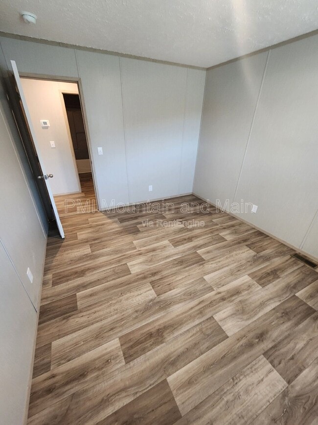 Building Photo - 102 Indian Camp Branch Rd