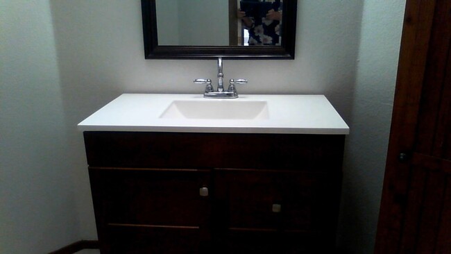 Building Photo - Non age restricted townhome available    V...