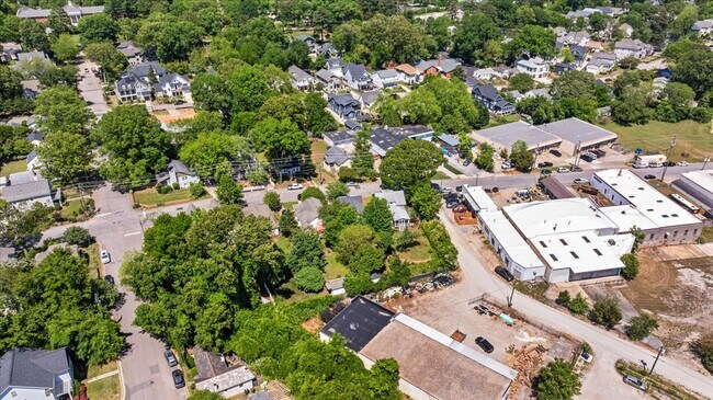 Building Photo - 406 Pershing Rd