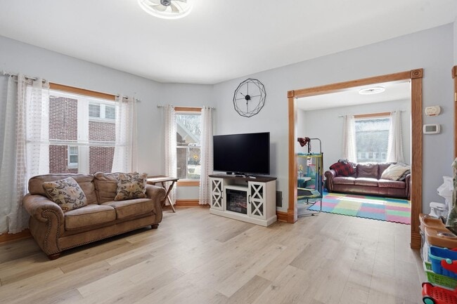 Building Photo - 626 E High St