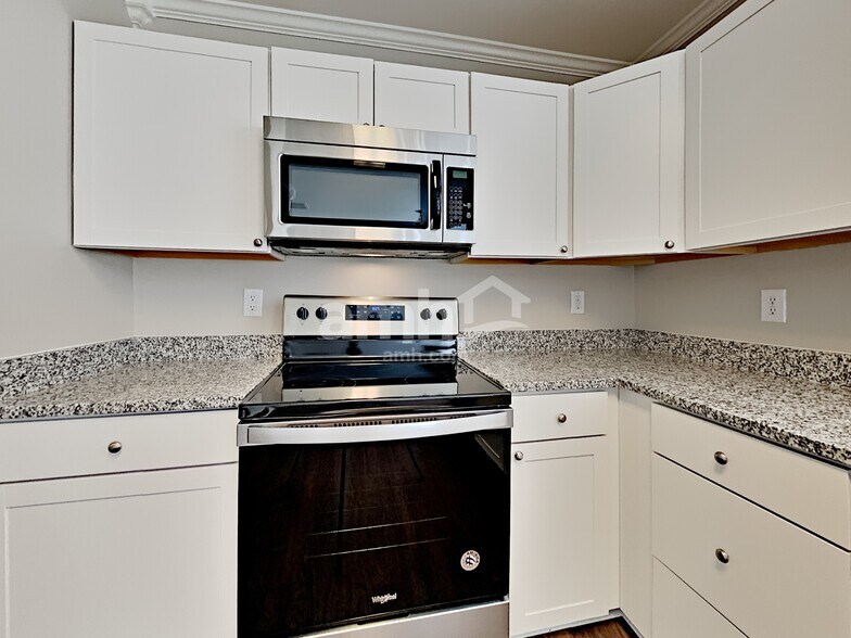 Building Photo - 4540 Canipe Dr