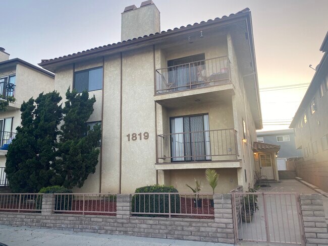 Building Photo - 1819 S Cabrillo Ave
