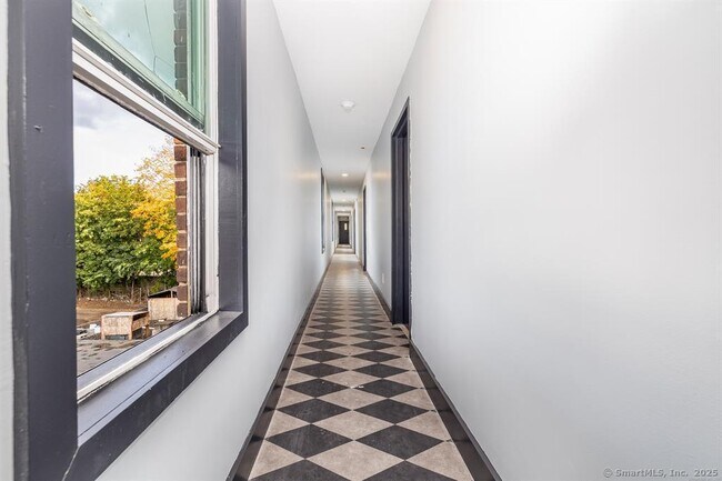 Building Photo - 1252 Main St